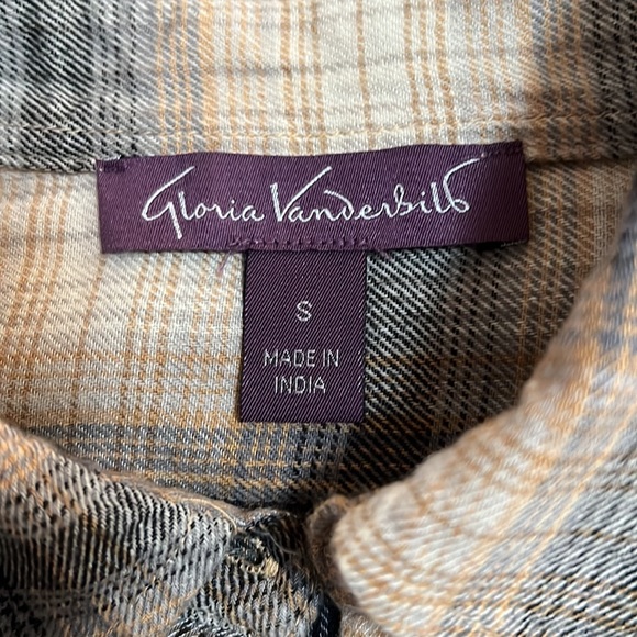 Gloria Vanderbilt plaid button down shirt - Picture 9 of 10